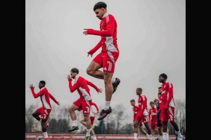 Nottingham (com Gibbs-White em primeiro plano) treina com afinco. Triunfo hoje coloca o time em 3º na Premier League - (crédito: Foto: Divulgação Nottingham Forest) Nottingham (com Gibbs-White em primeiro plano) treina com afinco. Triunfo hoje coloca o time em 3º na Premier League - (crédito: Foto: Divulgação Nottingham Forest)