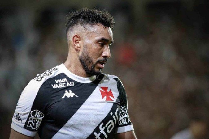 Payet faz a famigerada volta olímpica após vitória do Vasco sobre o Sport - (crédito: Foto: Matheus Lima/Vasco) Payet faz a famigerada volta olímpica após vitória do Vasco sobre o Sport - (crédito: Foto: Matheus Lima/Vasco)