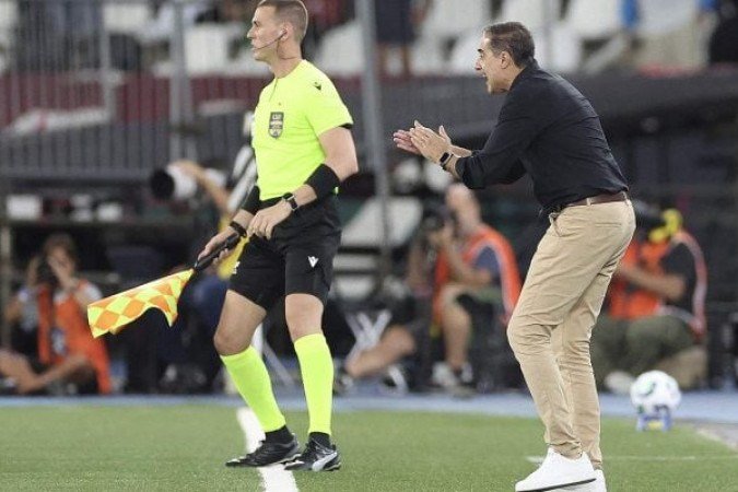 TÉC. RENATO PAIVA - Fez o certo em poupar a equipe por conta do calendário intenso do futebol brasileiro. Mesmo assim, o time reserva conseguiu golear o Capital-DF. A formação com dois ataques voltou a dar resultados. NOTA 7.0 - Foto: Vitor Silva/Botafogo