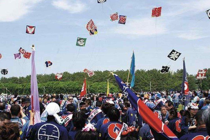 Quinze brasileiros empinarão pipa estampada com bandeiras brasileira e japonesa em 3/5 - (crédito: Divulgação/Consulado brasileiro de Hamamatsu) Quinze brasileiros empinarão pipa estampada com bandeiras brasileira e japonesa em 3/5 - (crédito: Divulgação/Consulado brasileiro de Hamamatsu)