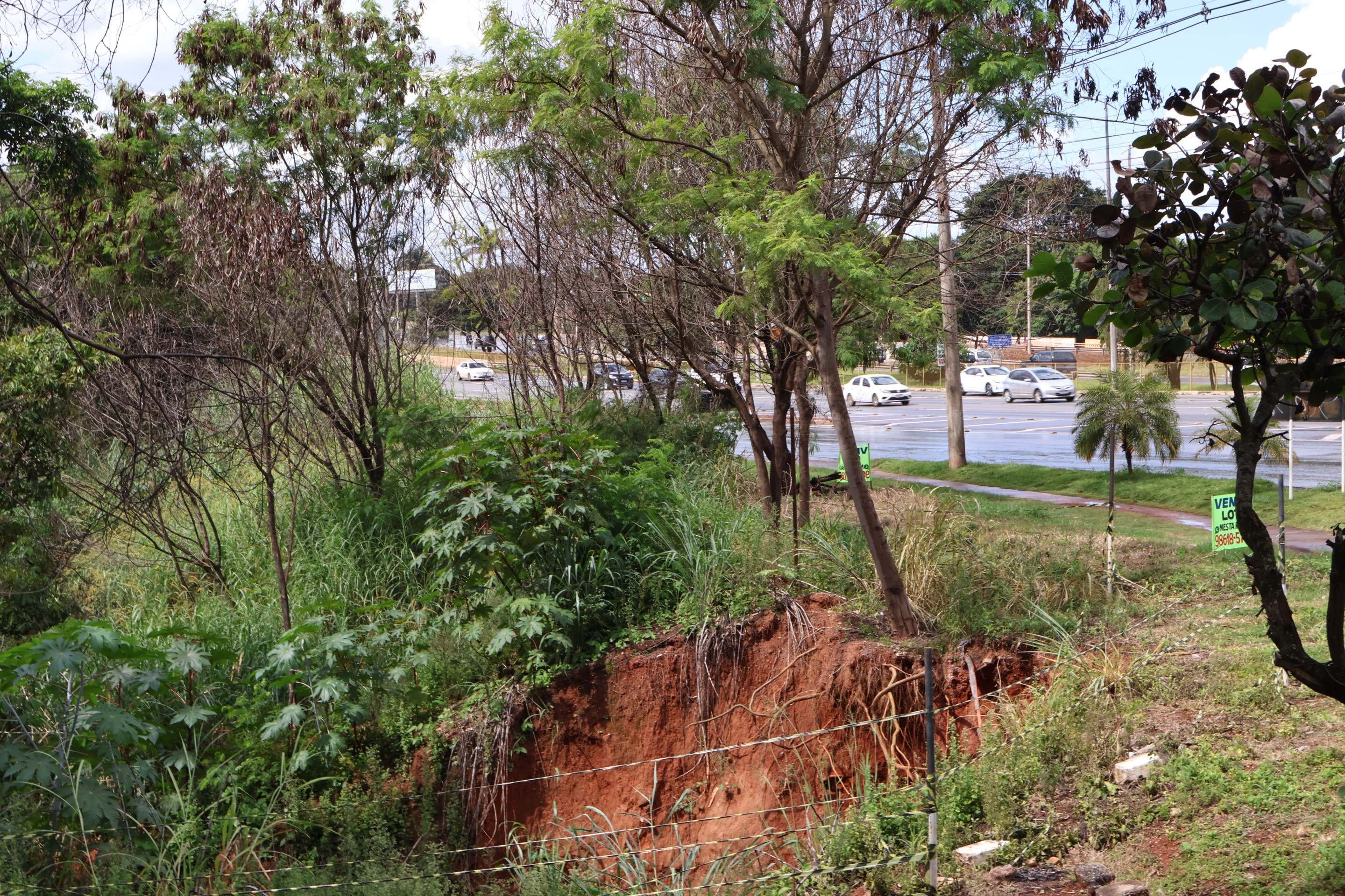  30/04/2025 Bruna Gaston CB/DA Press. Erosões no DF. João Paulo de Araújo e Fábio da Silva       