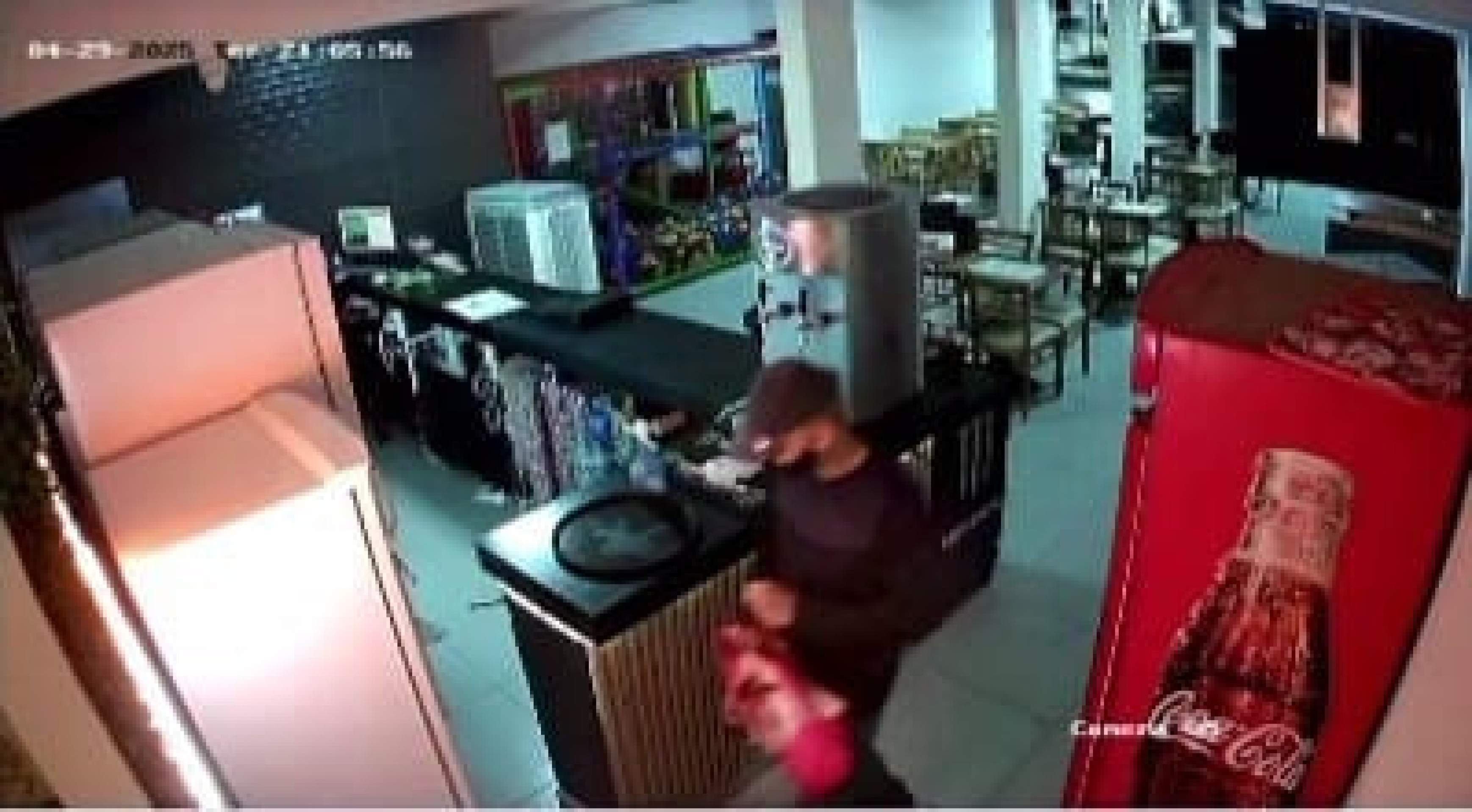 Vídeo: Câmeras de segurança flagram tentativa de feminicídio em Sobradinho II