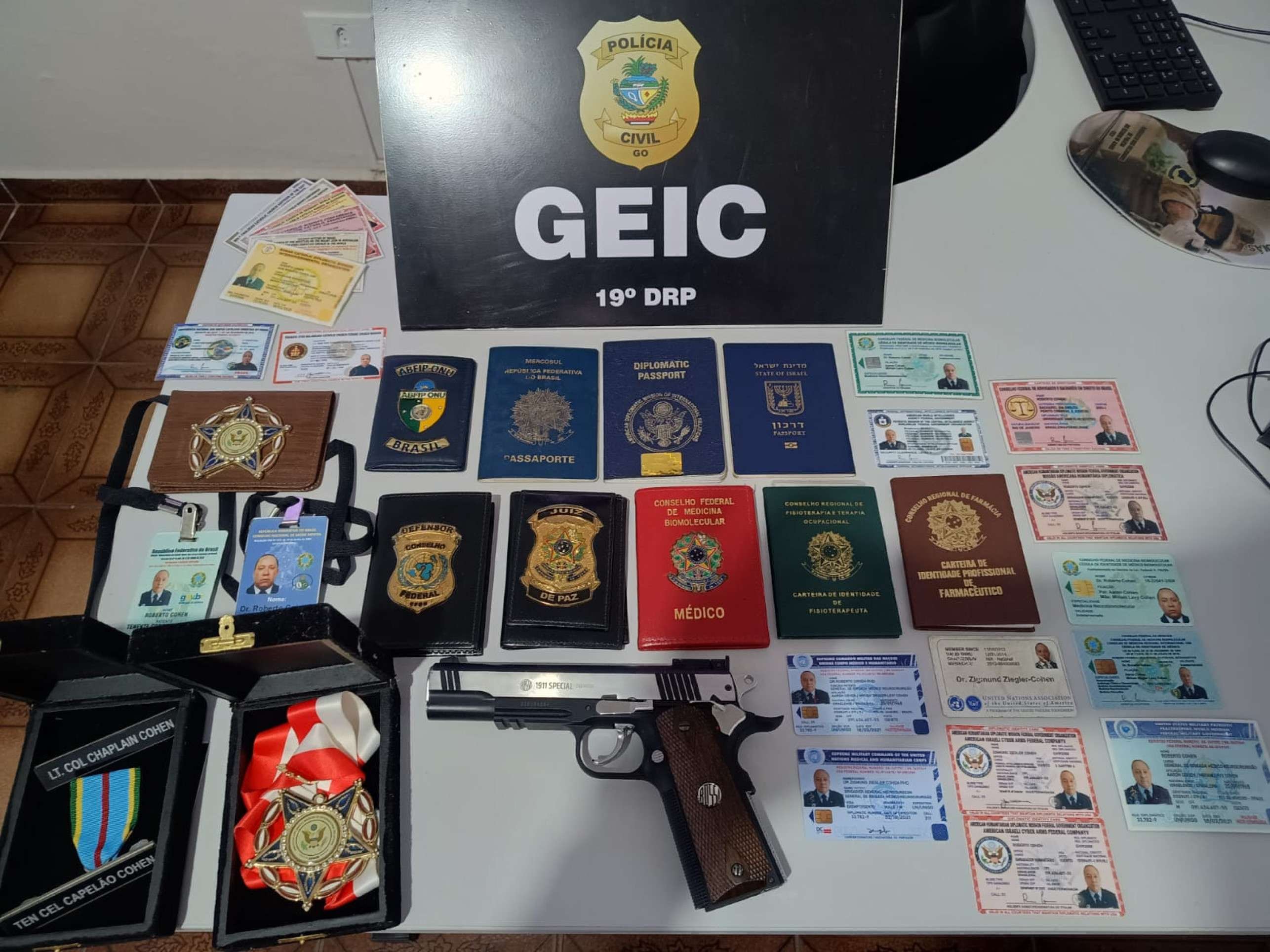 Homem fingia ser médico, advogado, diplomata, religioso além de várias outras profissões para vender cursos e aplicar golpes 