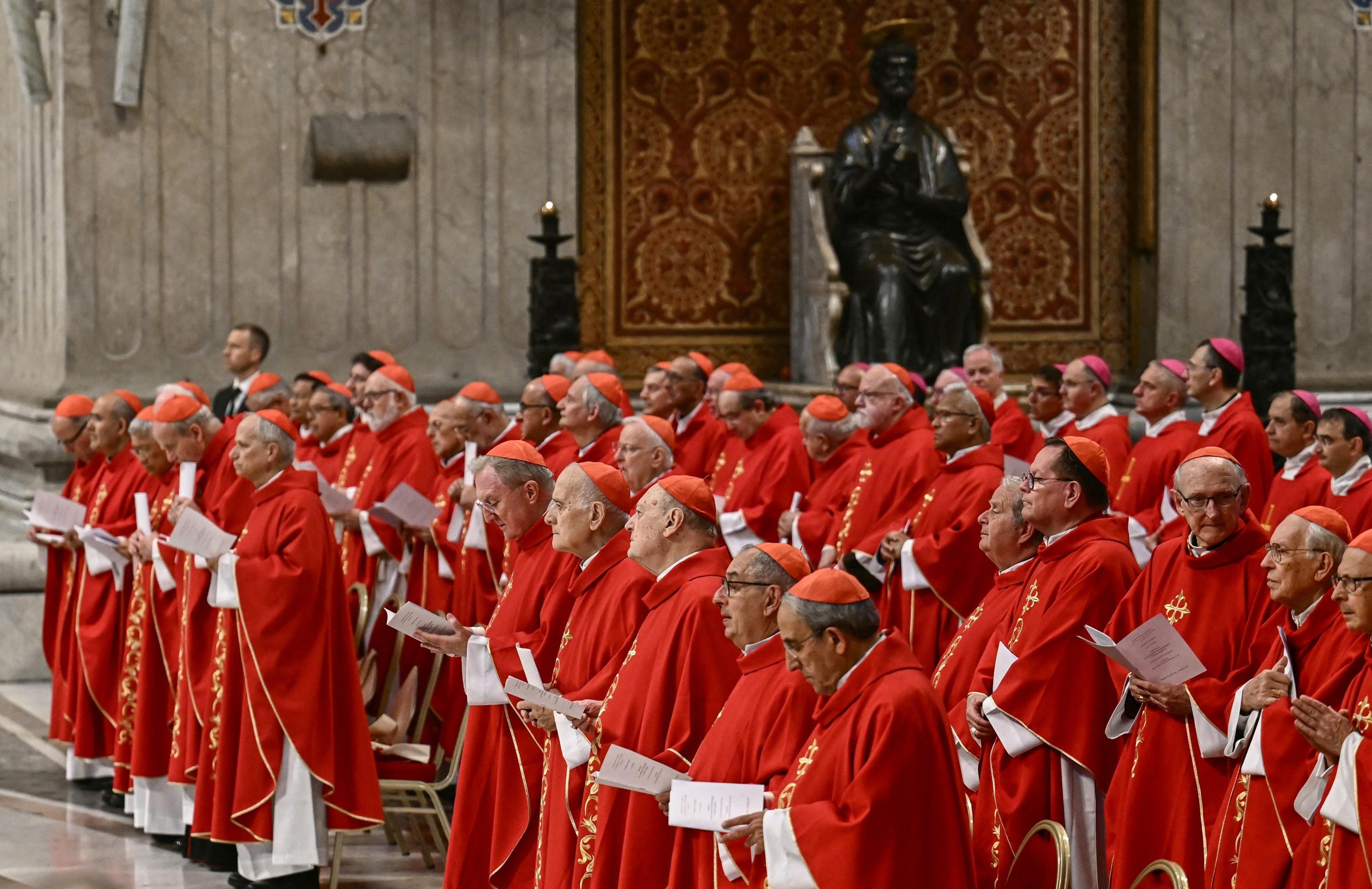 Cardeais realizam 9ª reunião de preparação para conclave
