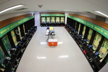 Sem técnico há 36 dias, a Seleção Brasileira vasculha o mercado da bola em busca de um nome com credenciais de peso para substituir Dorival Júnior. Simultaneamente, a Confederação Brasileira de Futebol (CBF) ameniza a sangria de uma crise sem precedentes -  (crédito: Rafael Ribeiro/CBF)