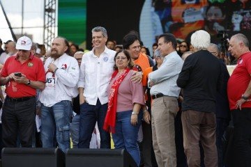 Os ministros Marcio Macedo (Secretaria-Geral da Presidência), Cida Gonçalves (Mulheres) e Luiz Marinho (Trabalho) participaram dos atos de 1º de maio, em São Paulo
 -  (crédito: Paulo Pinto/Agência Brasil)