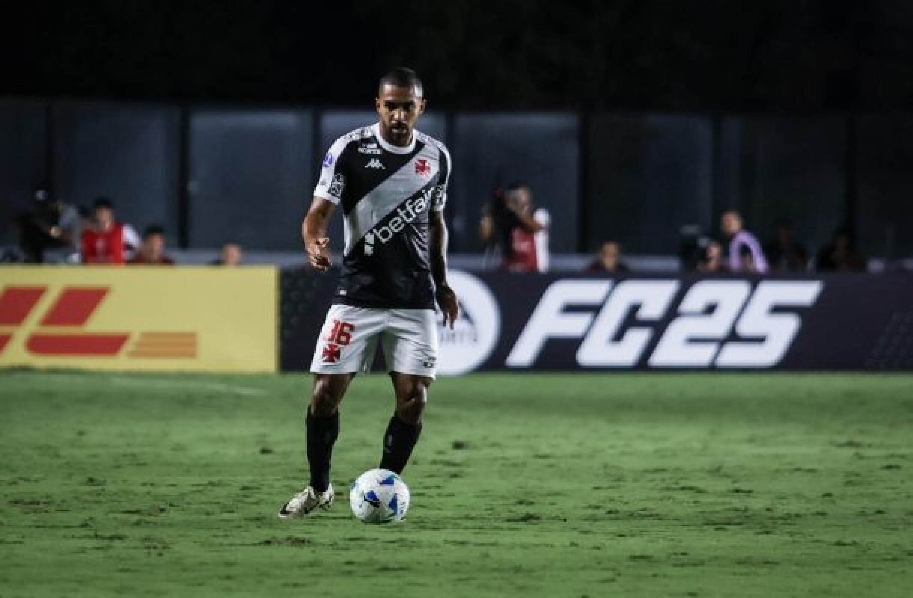 Paulo Henrique cita gramado, mas revela falta de ‘concentração’ no Vasco