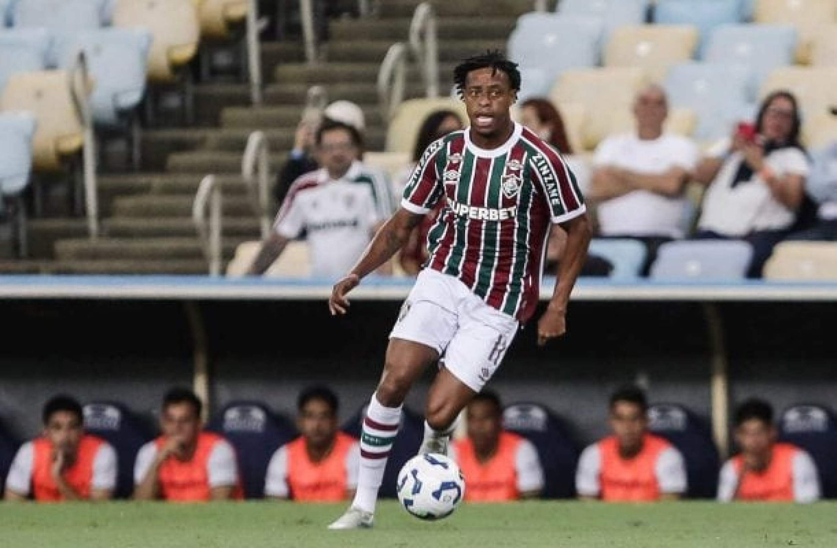 Keno aproveita chance e mostra credenciais para seguir como titular do Fluminense