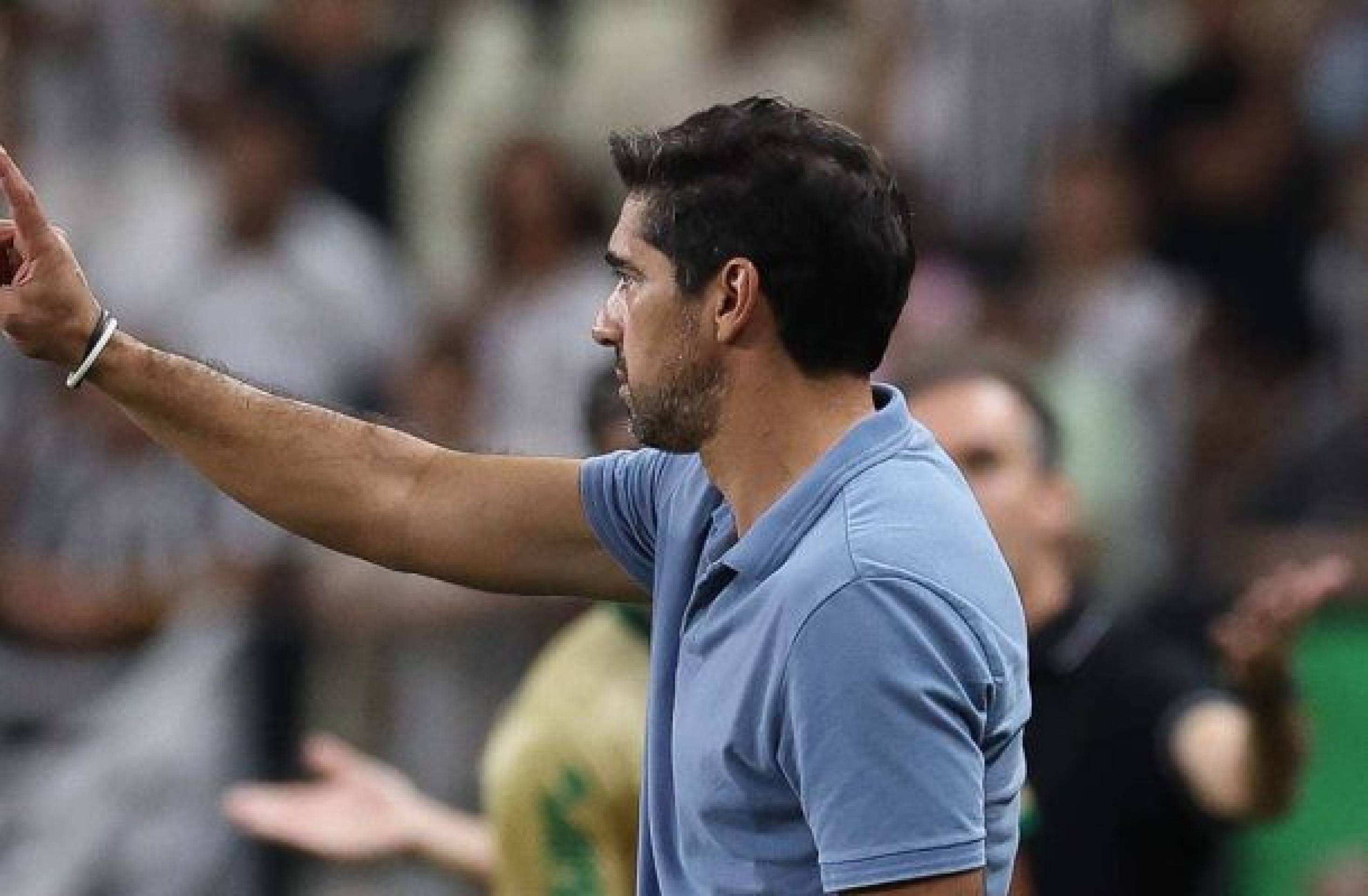 Abel chega a 200 vitórias no Palmeiras em meio a interesse da CBF