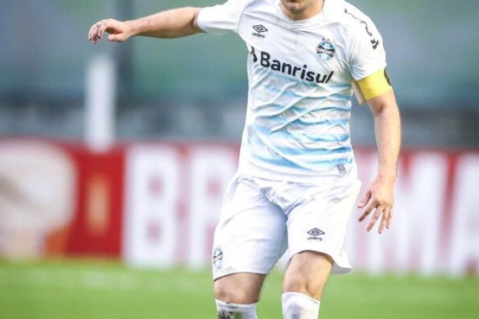 KANNEMANN – Seguro na marcação, conseguindo fechar bem seus espaços e compensando a falta de velocidade com boa postura no posicionamento. Salvou um gol certo ao abafar o chute do rival no segundo tempo. NOTA 6,0. Foto:Lucas Uebel/Grêmio