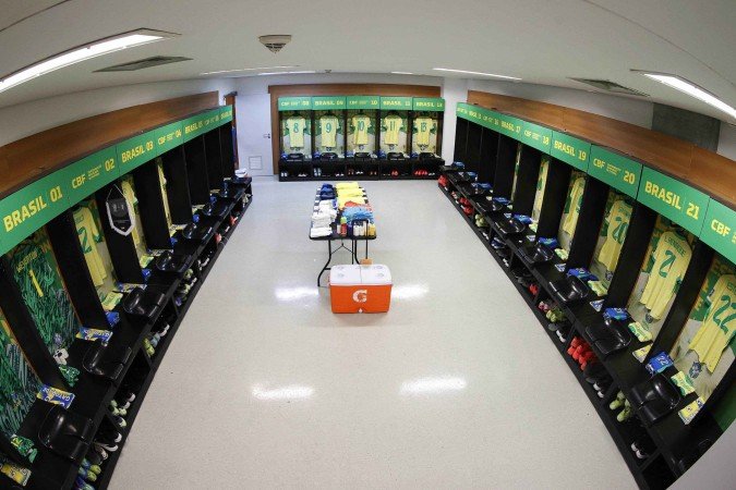 Sem técnico há 36 dias, a Seleção Brasileira vasculha o mercado da bola em busca de um nome com credenciais de peso para substituir Dorival Júnior. Simultaneamente, a Confederação Brasileira de Futebol (CBF) ameniza a sangria de uma crise sem precedentes - (crédito: Rafael Ribeiro/CBF) Sem técnico há 36 dias, a Seleção Brasileira vasculha o mercado da bola em busca de um nome com credenciais de peso para substituir Dorival Júnior. Simultaneamente, a Confederação Brasileira de Futebol (CBF) ameniza a sangria de uma crise sem precedentes - (crédito: Rafael Ribeiro/CBF)