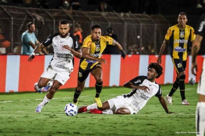 NOVORIZONTINO - Começou bem, mas ficou ansioso após sofrer o gol e cometeu erros nas tomadas de decisões. Conseguiu controlar as ações no segundo tempo e teve chances para empatar, mas faltou eficiência nas finalizações. NOTA: 5,5 - Foto: Higor Basso/Novorizontino