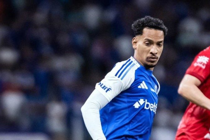 MATHEUS PEREIRA - Controlou a posse de bola e ajudou o Cruzeiro a administrar o resultado, mas contribuiu pouco ofensivamente, com exceção de um bom passe. NOTA: 5,5 - Foto: Gustavo Aleixo/Cruzeiro