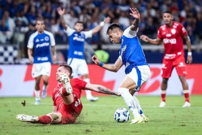 VILA NOVA - Levou pouco perigo para o Cruzeiro. Gabriel Poveda foi o único jogador de destaque e levou um pouco de perigo, mas Cássio não teve trabalho durante o jogo. NOTA: 4,0 - Foto: Gustavo Aleixo/Cruzeiro