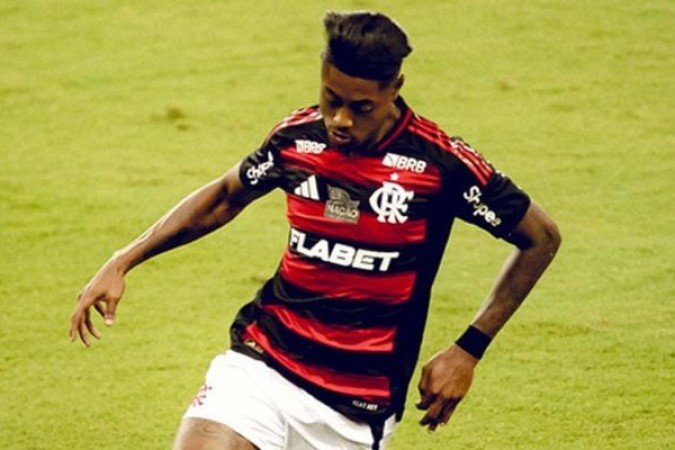BRUNO HENRIQUE - Fez um bom jogo, porém foi mal na hora de finalizar. Cabeceou fraco um cruzamento no primeiro tempo, no segundo perdeu rebote após chute de Allan, parando no goleiro.NOTA 4.5 - Foto: Adriano Fontes/Flamengo