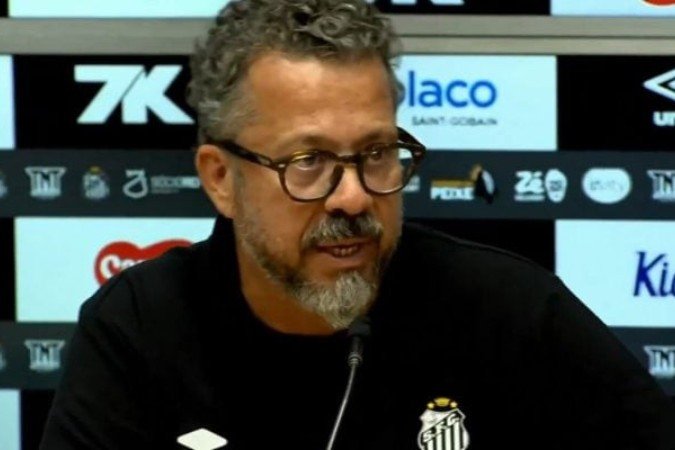 Cleber Xavier em coletiva de imprensa após Santos 1x1 CRB - (crédito: Foto: Reprodução) Cleber Xavier em coletiva de imprensa após Santos 1x1 CRB - (crédito: Foto: Reprodução)