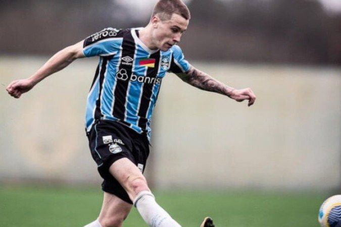 IGOR SERROTE - Entrou no lugar de JoÃ£o Pedro para melhorar a defesa e fazia partida notÃ¡vel na marcaÃ§Ã£o e no desarme. Mas falhou feio demais no lance do segundo gol. NOTA 5,0. Foto: Lucas Uebel/GrÃªmio