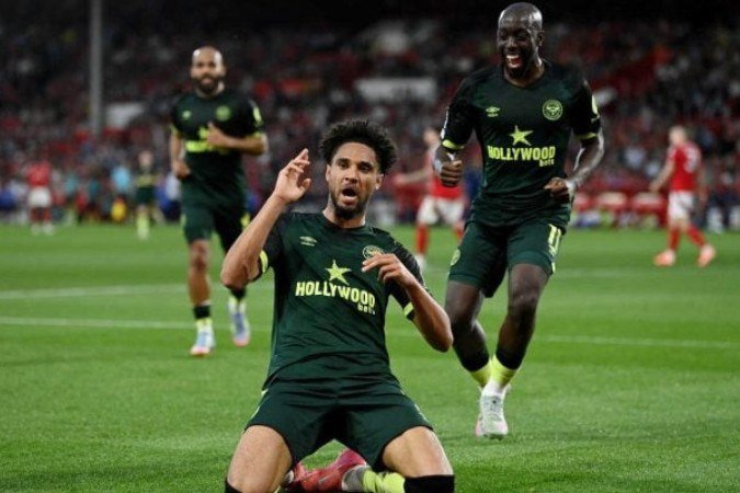 Kevin Schade celebra logo após fazer o primeiro gol do Brentford sobre o Nottingham Forest - (crédito: Foto: Gareth Copley/Getty Images) Kevin Schade celebra logo após fazer o primeiro gol do Brentford sobre o Nottingham Forest - (crédito: Foto: Gareth Copley/Getty Images)