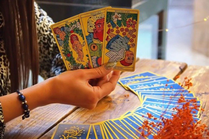 O baralho cigano oferece orientações valiosas para cada signo do zodíaco (Imagem: Daria Zelenska | Shutterstock) - (crédito: EdiCase) O baralho cigano oferece orientações valiosas para cada signo do zodíaco (Imagem: Daria Zelenska | Shutterstock) - (crédito: EdiCase)