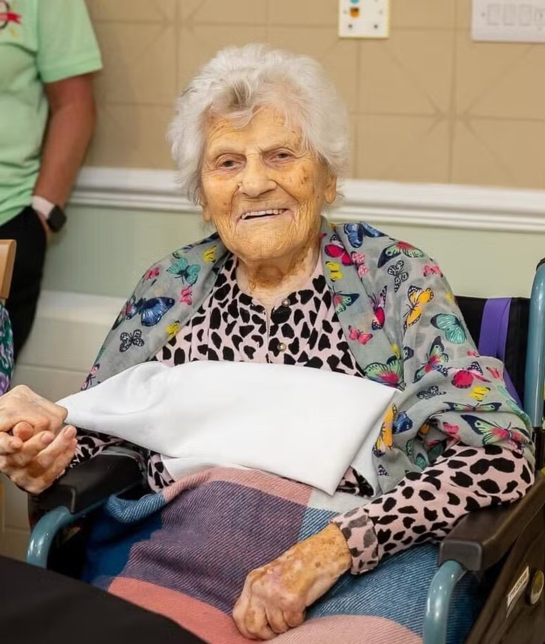 Ethel Caterham, nascida em 21 de agosto de 1909, na Inglaterra, torna-se a nova detentora do título mundial de longevidade. Residente em Surrey, ela já era a pessoa mais velha do Reino Unido e da Europa.
