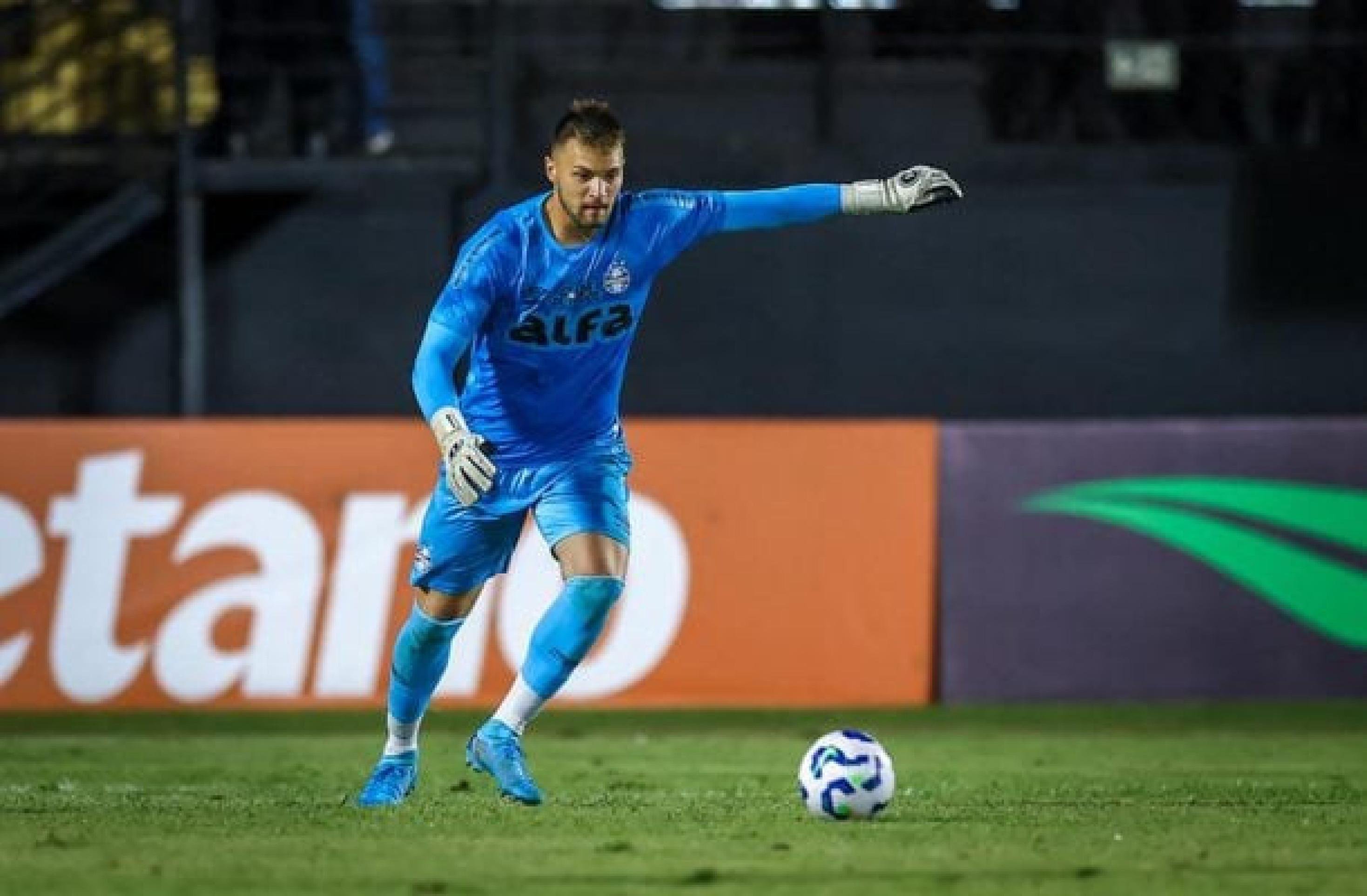 Gabriel Grando, goleiro do Grêmio, negocia com o Palmeiras