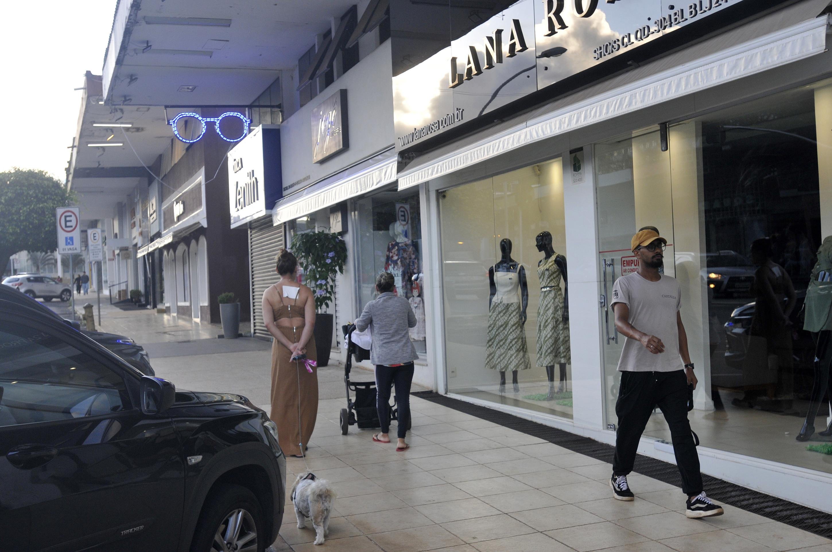 Comércio perde fôlego e aposta no dia das crianças, Natal e Black Friday