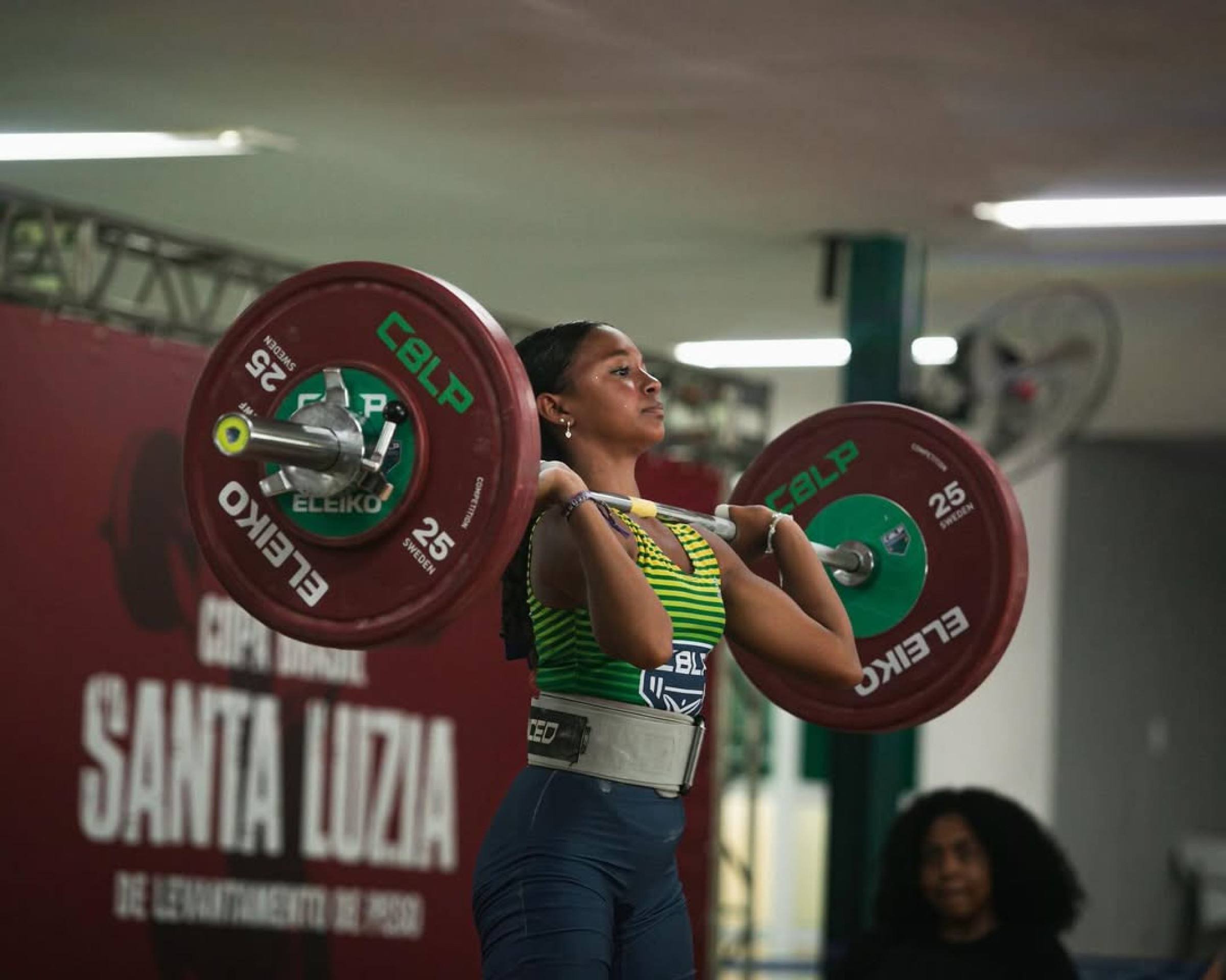 Isanelly Cristina, 14 anos, vence Mundial sub-17 de levantamento de peso Isanelly Cristina, 14 anos, vence Mundial sub-17 de levantamento de peso