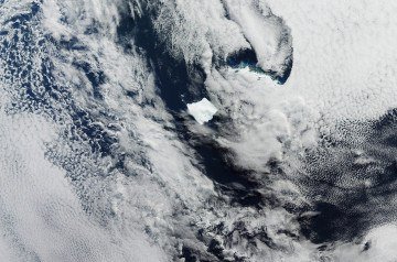 Imagem do satélite Sentinel-3 mostra o iceberg A23a cercado por blocos menores de gelo, indício de sua fragmentação no Atlântico Su -  (crédito: Divulga&ccedil;&atilde;o / Ag&ecirc;ncia Espacial Europeia)