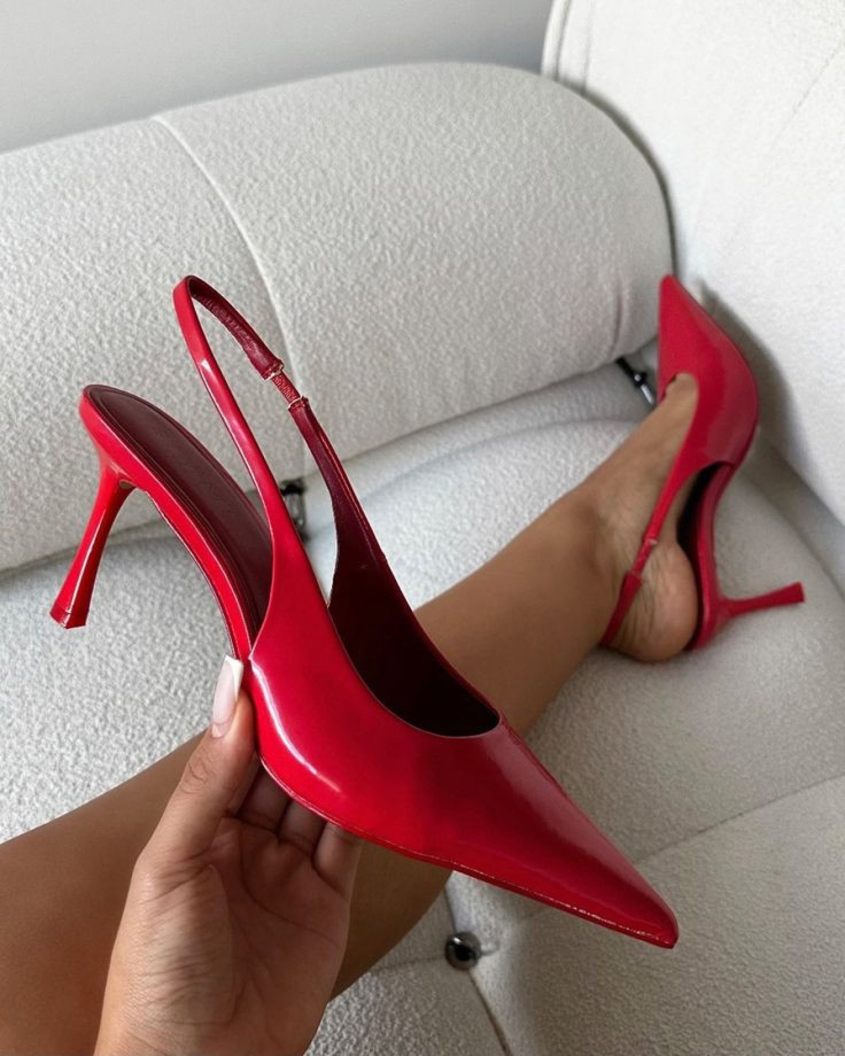 O clássico da vez: modelo slingback une conforto e elegância em um sapato O clássico da vez: modelo slingback une conforto e elegância em um sapato