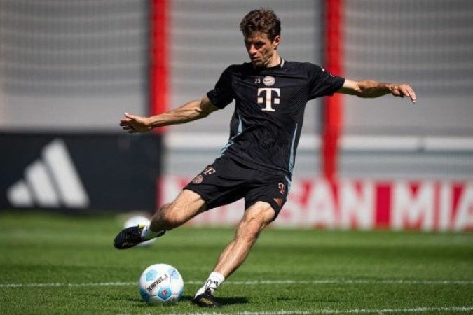 Thomas Müller treina com afinco. Neste sábado, o veterano que está de saída do Bayern, pode conquistar seu 13º Campeonato Alemão - (crédito: Foto: Divulgação Bayern ) Thomas Müller treina com afinco. Neste sábado, o veterano que está de saída do Bayern, pode conquistar seu 13º Campeonato Alemão - (crédito: Foto: Divulgação Bayern )