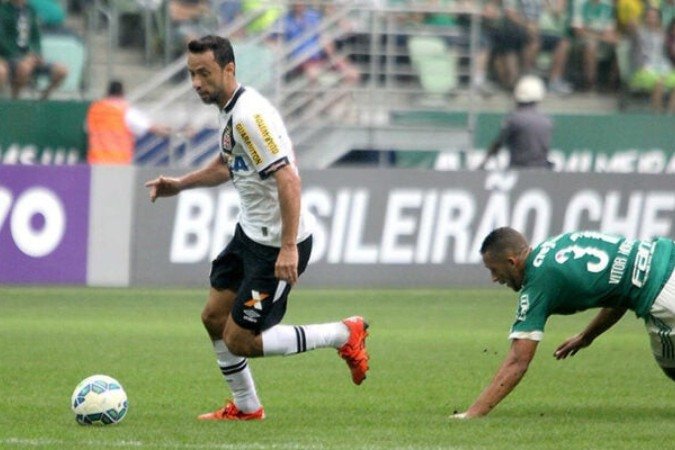 Nenê deixa Vitor Hugo no chão antes de fazer golaço pelo Vasco no Allianz - (crédito: Foto: Paulo Fernandes/Vasco.com.br) Nenê deixa Vitor Hugo no chão antes de fazer golaço pelo Vasco no Allianz - (crédito: Foto: Paulo Fernandes/Vasco.com.br)