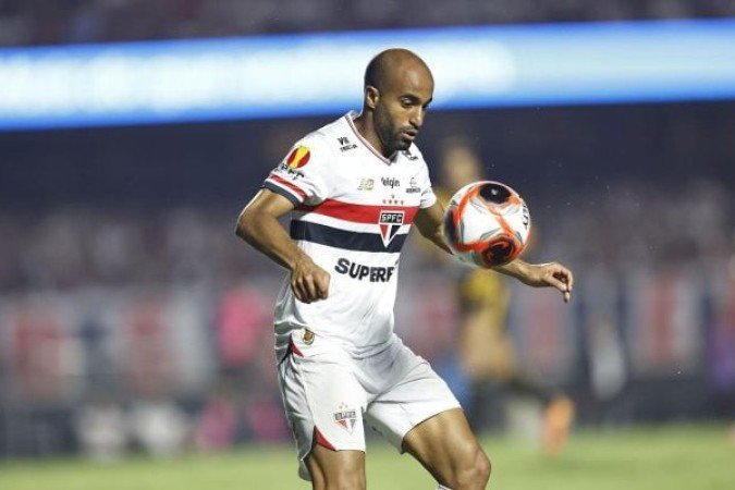 LUCAS MOURA – Substituiu Ferreirinha aos 19 minutos do segundo tempo, mas foi bastante tímido nesta sua volta após lesão. Nota: 5,0. Foto: Rubens Chiri/São Paulo
