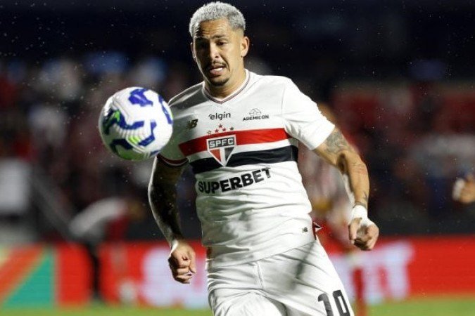LUCIANO – Entrou no lugar de Matheus Alves aos 19 da etapa final e, tirando uma finalização já no fim, pouco contribuiu. Nota: 5,0. Foto: Rubens Chiri/São Paulo