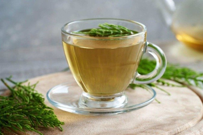 Chá detox de cavalinha com limão e canela (Imagem: Madeleine Steinbach | Shutterstock) - (crédito: EdiCase) Chá detox de cavalinha com limão e canela (Imagem: Madeleine Steinbach | Shutterstock) - (crédito: EdiCase)