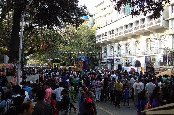 Seis pessoas morrem pisoteadas em templo hindu na Índia