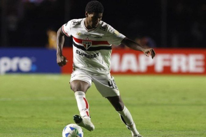 LUCAS FERREIRA â?? Mostrou disposiÃ§Ã£o e ajudou na defesa no primeiro tempo, mas deixou a desejar na funÃ§Ã£o principal: criar jogadas perigosas no ataque. Perdeu grande oportunidade no inÃ­cio do segundo tempo. Nota: 5,0. Foto: Rubens Chiri/SÃ£o Paulo