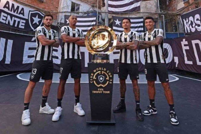 Jogadores do Botafogo com o troféu do Mundial de Clubes - (crédito: Foto: Vítor Silva/ Botafogo) Jogadores do Botafogo com o troféu do Mundial de Clubes - (crédito: Foto: Vítor Silva/ Botafogo)