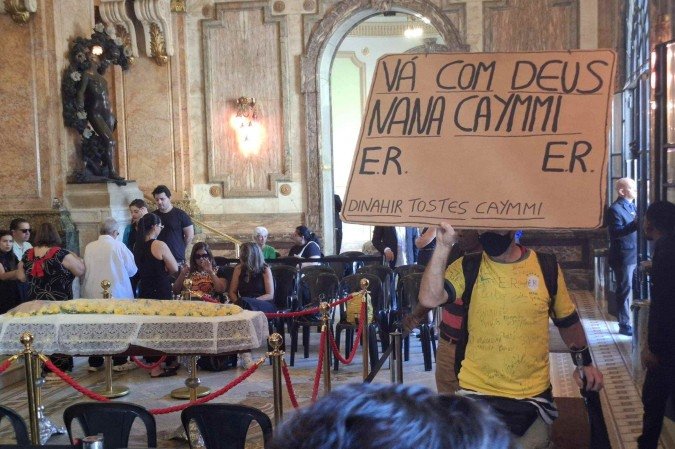 O sepultamento de Nana Caymmi está marcado para às duas horas da tarde no Cemitério São João Batista, em Botafogo, na Zona Sul do Rio. - (crédito: Tiê Leal/Rádio Tupi) O sepultamento de Nana Caymmi está marcado para às duas horas da tarde no Cemitério São João Batista, em Botafogo, na Zona Sul do Rio. - (crédito: Tiê Leal/Rádio Tupi)