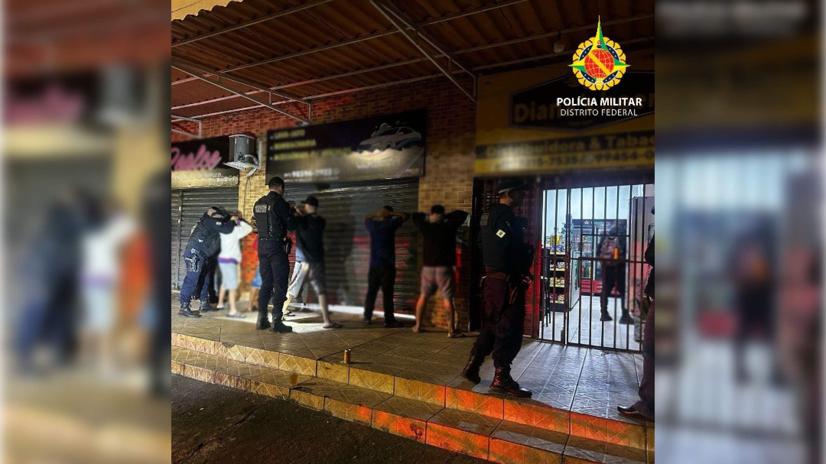 Vídeo: Fiscalização autua bar e apreende drogas no Cruzeiro e no Sudoeste Vídeo: Fiscalização autua bar e apreende drogas no Cruzeiro e no Sudoeste