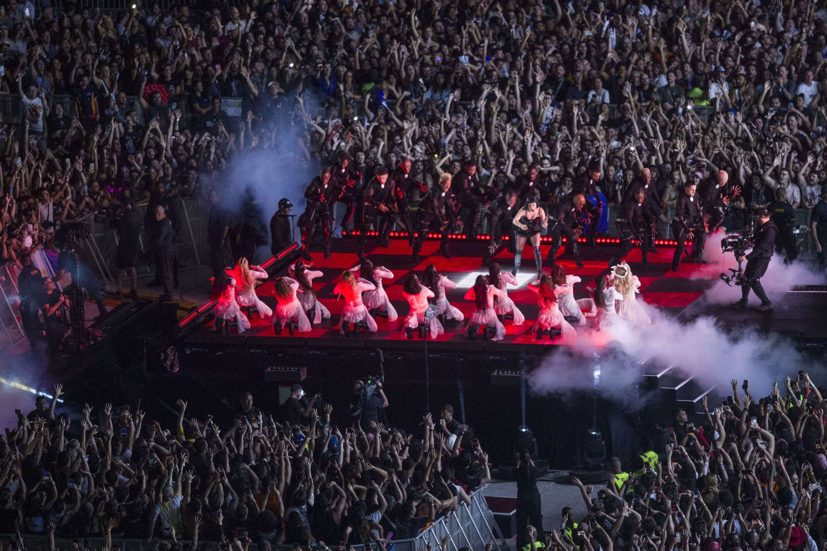 Apoteótico e emocionante: show de Lady Gaga em Copacabana se torna inesquecível