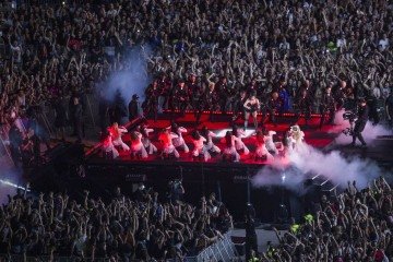 Apoteótico e emocionante: show de Lady Gaga em Copacabana se torna inesquecível