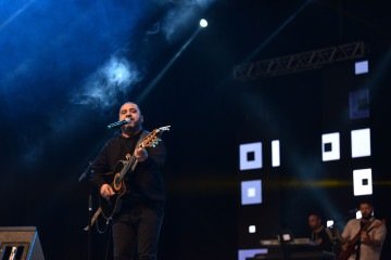 Juninho Cassimiro, membro ativo da Renovação Carismática Católica e autor de seis álbuns, como o mais recente Santa Cruz (Ao Vivo)