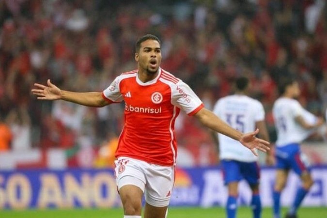 GUSTAVO PRADO - Não teve êxito em sua missão de atuar mais avançado. Pouco participou o jogo. NOTA 5,0 - Foto: Ricardo Duarte / Internacional