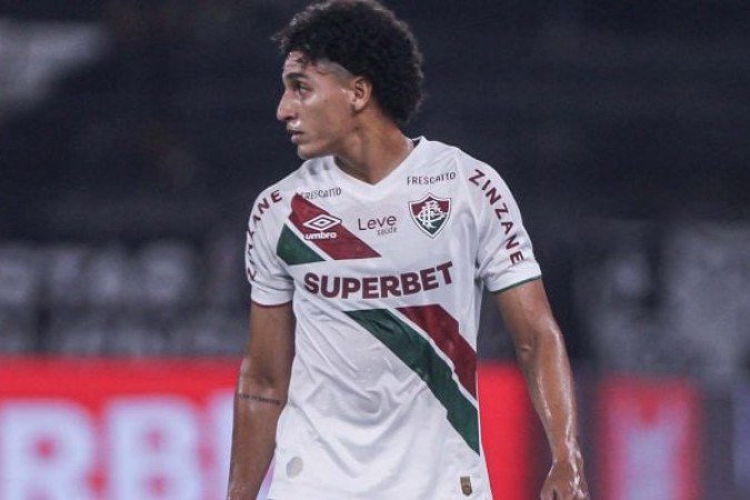 GABRIEL FUENTES - Foi bem na parte ofensiva, mas não brilhou.  Defensivamente, deixou a desejar embora não tenha tido nenhuma falha marcante - Nota 6,0 - Leonardo Brasil/Fluminense