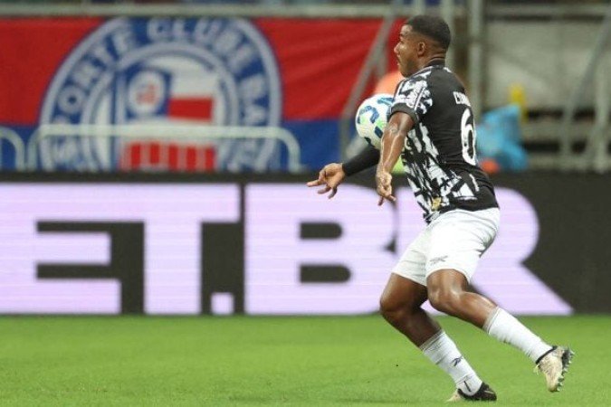 DE PAULA - Inoperante. Matou todos os ataques do Botafogo quando a bola passou por seus pés e ainda levou um lençol desconcertante no início da jogada do 1 a 0. Não acertou nada. Substituído por Telles, na etapa final - NOTA: ZERO - Foto: Vitor Silva/Botafogo  