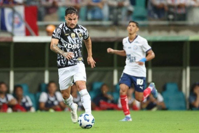 ARTUR - Não se ajuda. Voltou a sentir pavor de marcar um gol. Sozinho, teve a chance e bateu em cima do goleiro. Correu, movimentou-se, buscou o jogo, mas o lance condiciona a sua avaliação. Saiu, no segundo tempo, para a entrada de Jeffinho - NOTA: 4,0 - Foto: Vitor Silva/Botafogo 