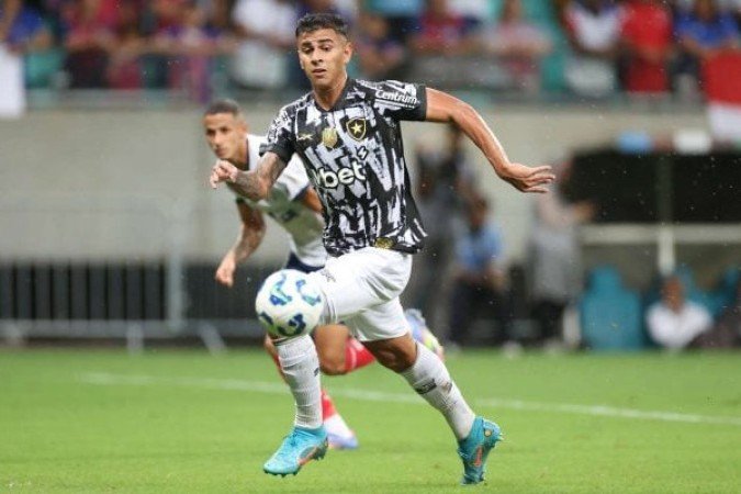 DAVID RICARDO - O defensor mais sóbrio do Botafogo. Afastou ataques do Tricolor e saiu-se bem no jogo aéreo. Não deu sopa ao azar. Bem acima de Jair na noite deste sábado. No entanto, no fim, também deu uma bobeada - NOTA: 5,0 - Foto: Vitor Silva/Botafogo 