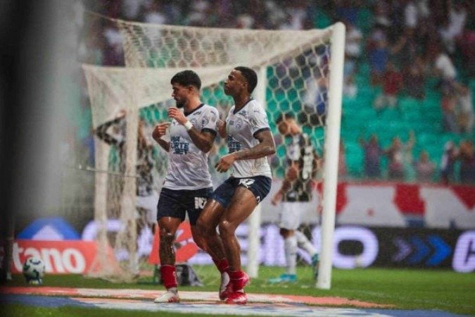 Jogadores do Bahia comemoram o gol de Cauly, o da vitória tricolor - (crédito: Foto: Letícia Martins / EC Bahia) Jogadores do Bahia comemoram o gol de Cauly, o da vitória tricolor - (crédito: Foto: Letícia Martins / EC Bahia)