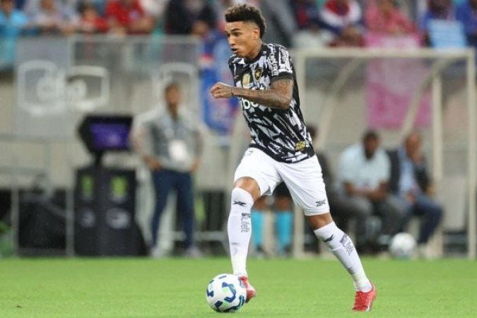 JESUS - Um sopro de esperança no deserto de ideias do Botafogo de Paiva. Recebeu algumas faltas para ganhar terreno. Incomodou a retaguarda adversária. Novamente, teve que se virar sozinho. Teve uma boa oportunidade, mas o goleiro cresceu para cima dele - NOTA: 6,0 - Foto: Vitor Silva/Botafogo 