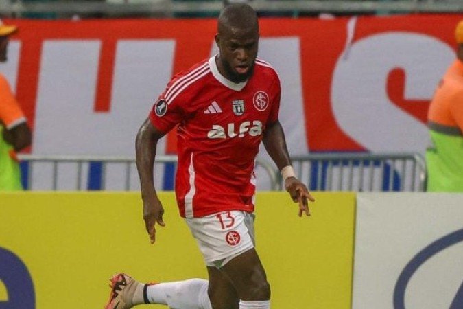 ENNER VALENCIA -   Apagado, foi pouco visto com a bola. Mais uma atuação frustrante do atacante, que segue seu jejum de gols. NOTA 4,5 - Foto: Ricardo Duarte / Internacional